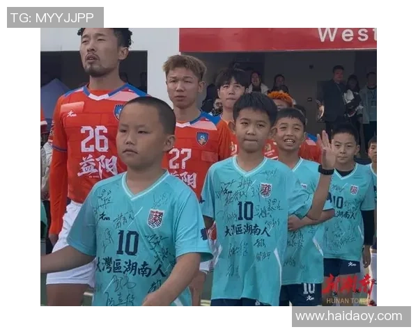 恒大足球球童成长记：从小球迷到赛场上的小明星